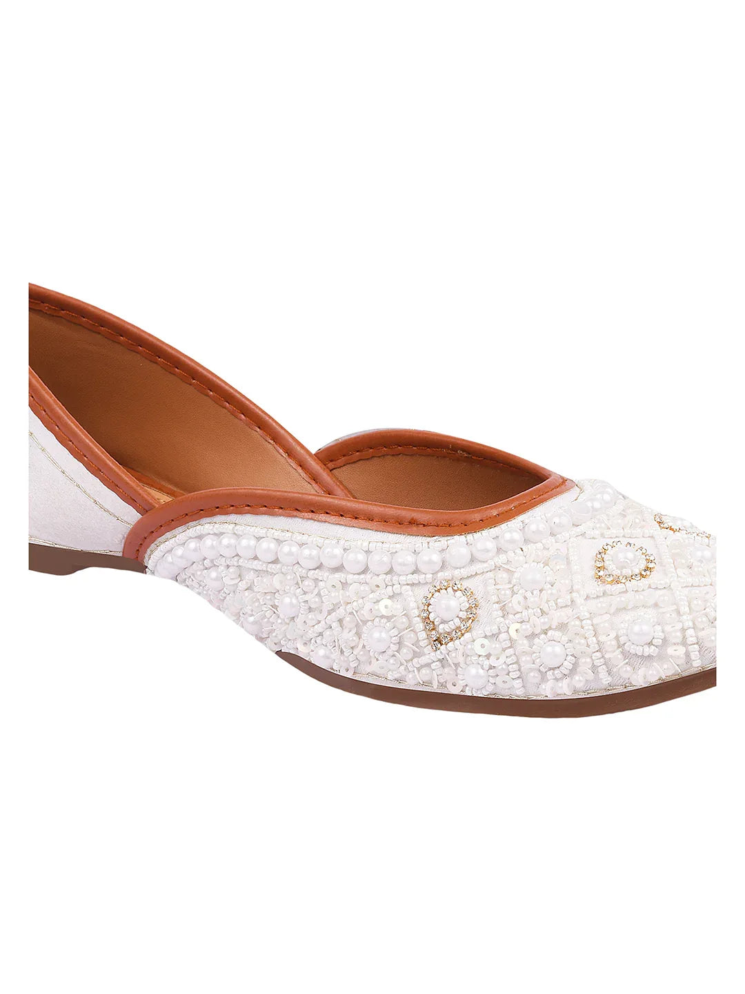 Traditional Pearl Detail Wedding Juttis