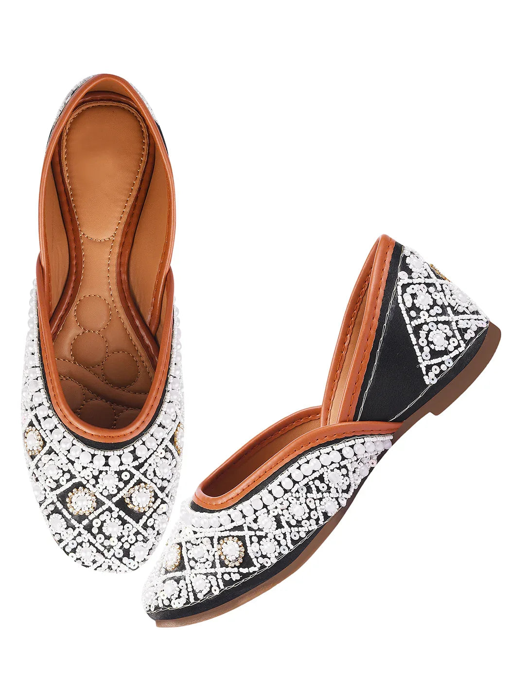 Traditional Pearl Detail Wedding Juttis