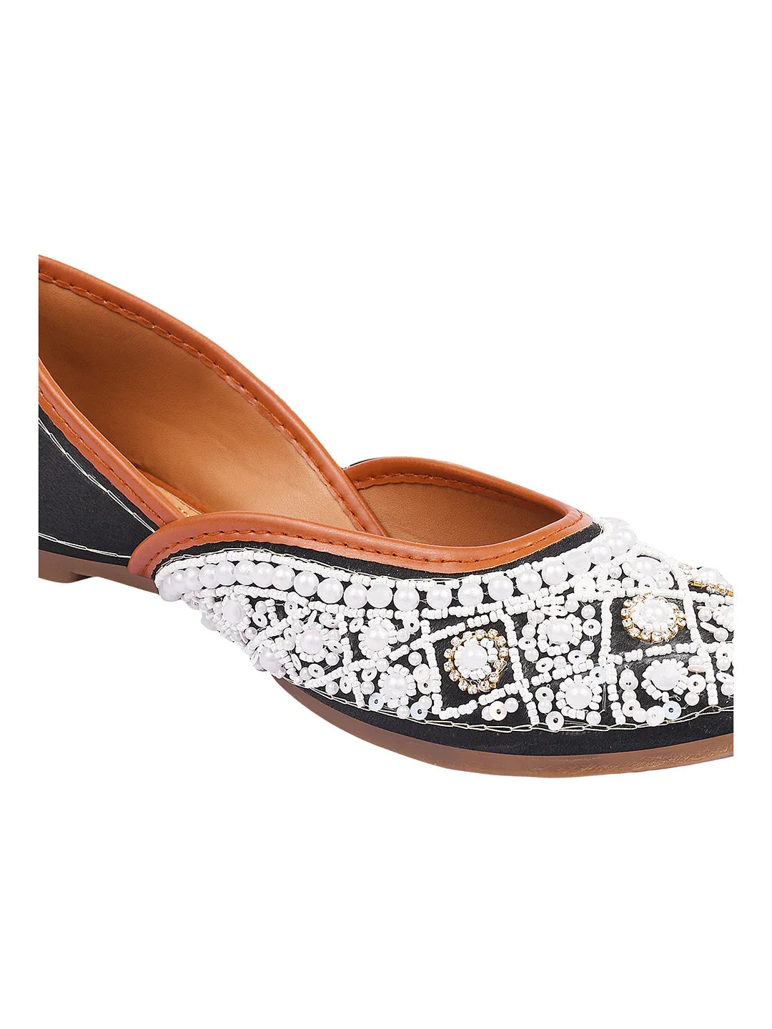 Traditional Pearl Detail Wedding Juttis