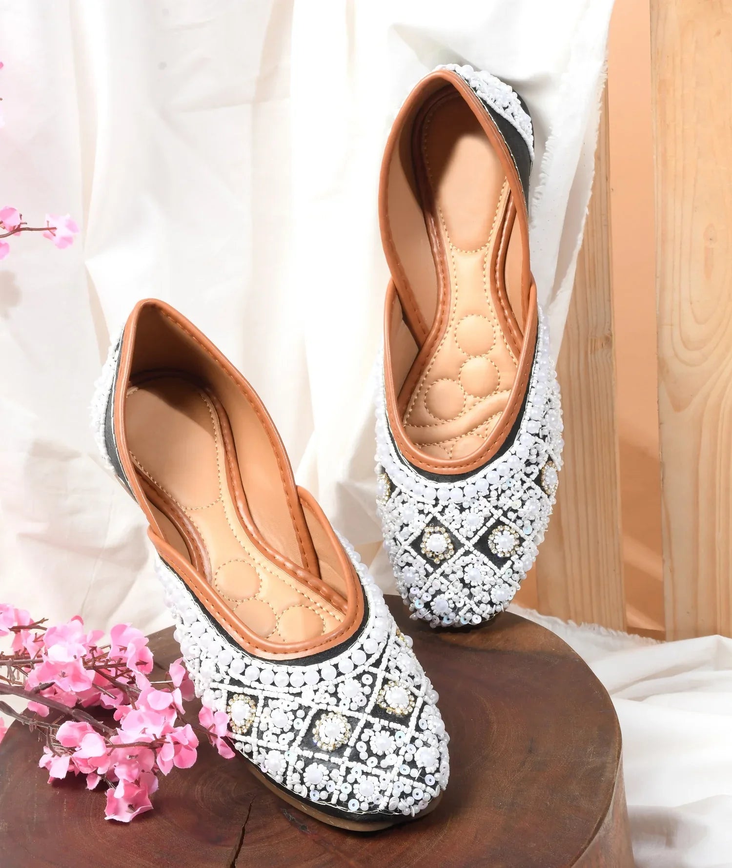 Traditional Pearl Detail Wedding Juttis