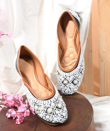Traditional Pearl Detail Wedding Juttis