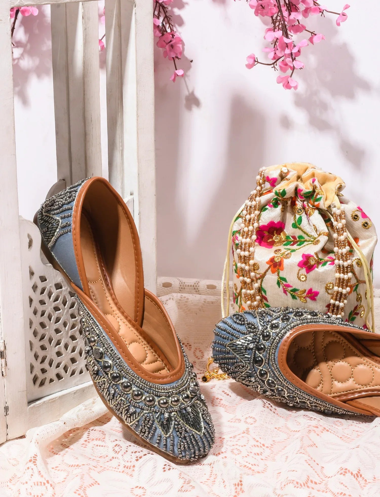 Handcrafted Gold Wedding Wear Juttis