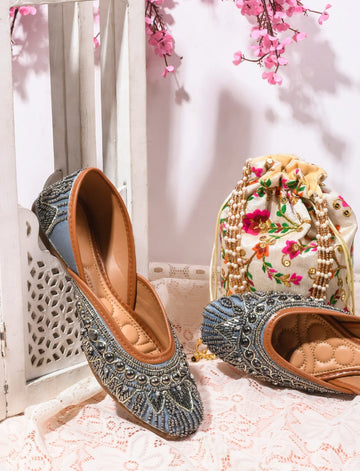 Handcrafted Gold Wedding Wear Juttis