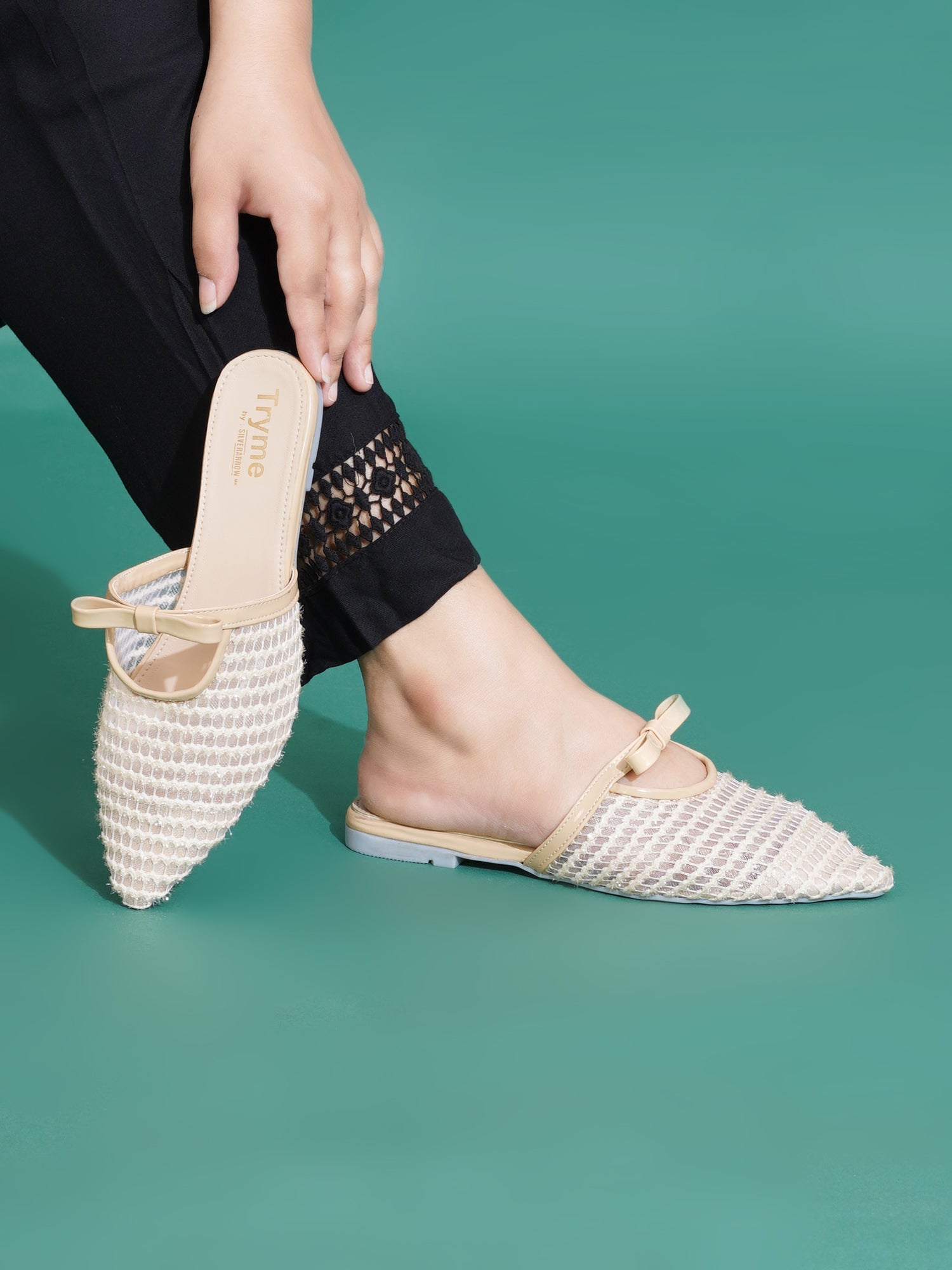 Casual Textured Pointed Toe Mule