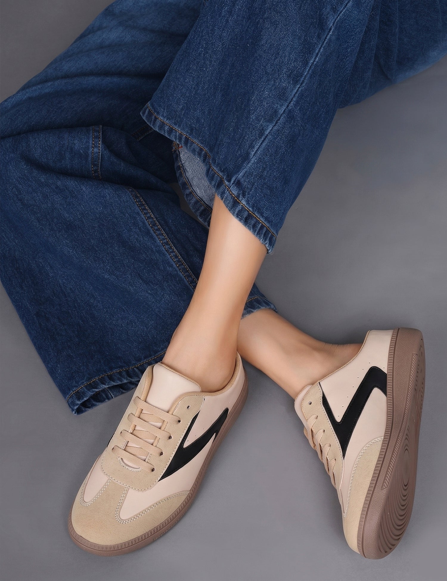 Classic Streetwear Mule Style Sneaker with Lace-up
