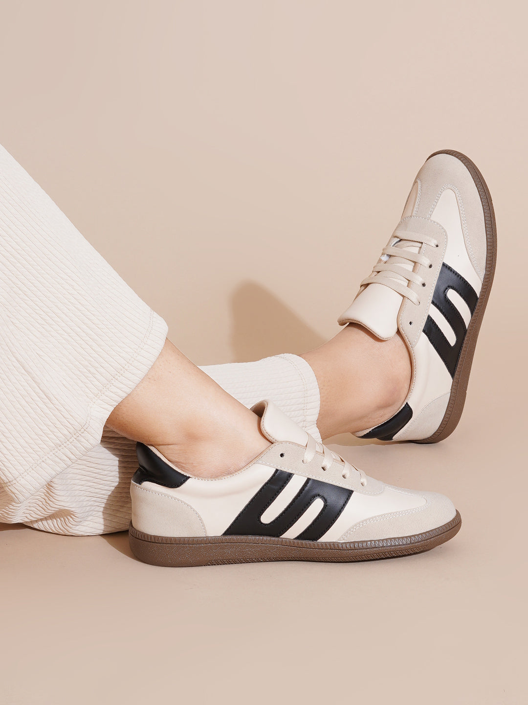 Classic Casual Everyday Comfort Stripe Retro Sneakers