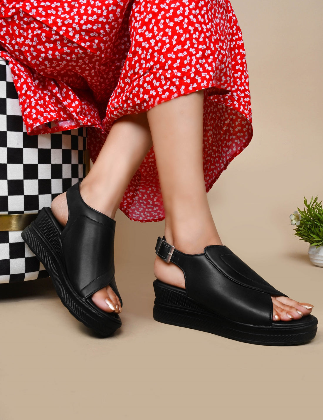 Casual Chic Wedge Sandals with Adjustable buckle