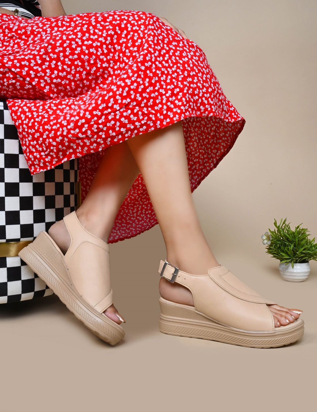 Casual Chic Wedge Sandals with Adjustable buckle